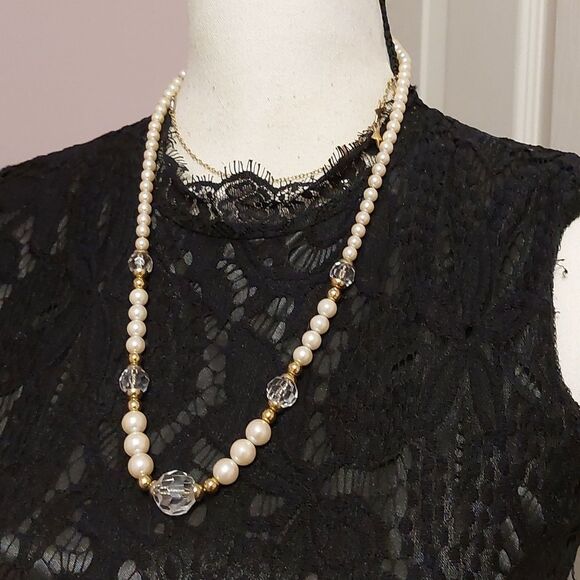 Vintage Cream Faux Pearls and Faceted Glass Crystals Bead Necklace - Picture 3 of 5